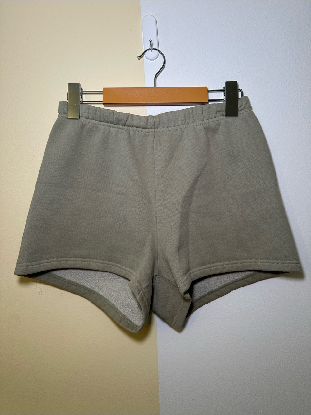 Tna Aritzia Cozy Fleece Sweat Shorts XS Sage Green High Rise Lounge Short⁠